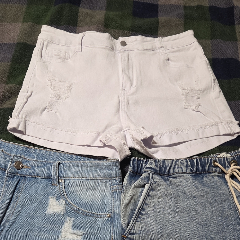 Women’s Casual Denim and Cotton Shorts Trio - Light Blue & White - Picture 4 of 5